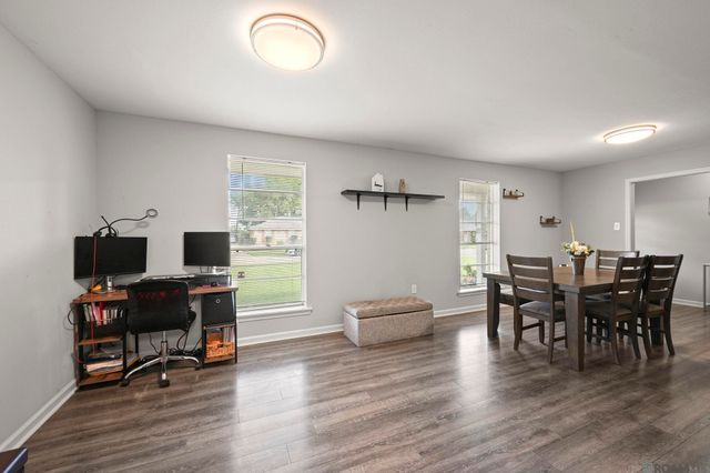 1123 E Greenbriar St, Gonzales, LA 70737