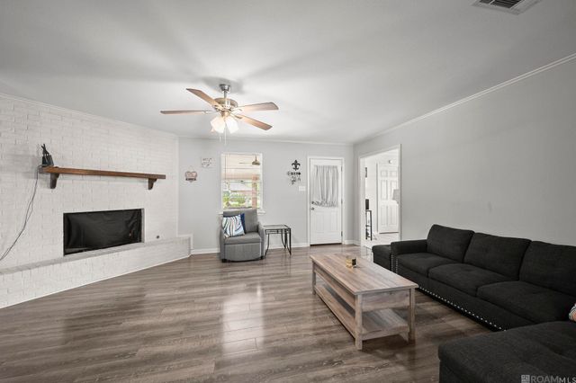 1123 E Greenbriar St, Gonzales, LA 70737