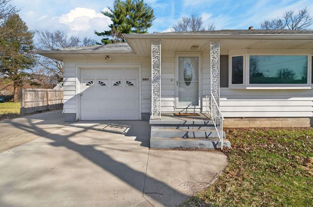 660 Wilshire Avenue, Waterloo, IA 50701