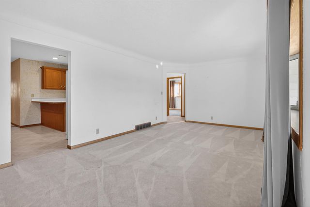 660 Wilshire Avenue, Waterloo, IA 50701