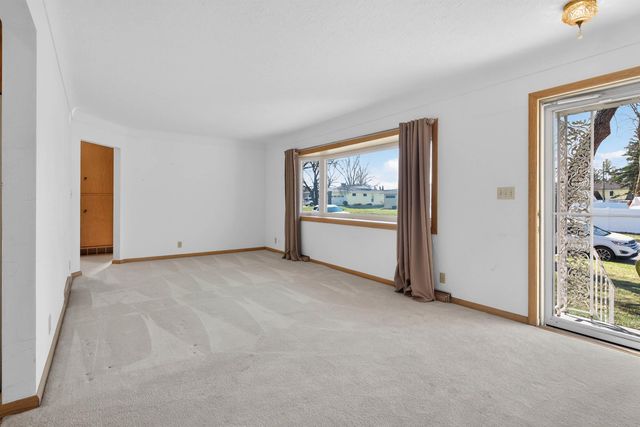 660 Wilshire Avenue, Waterloo, IA 50701