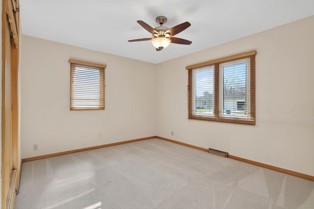 660 Wilshire Avenue, Waterloo, IA 50701