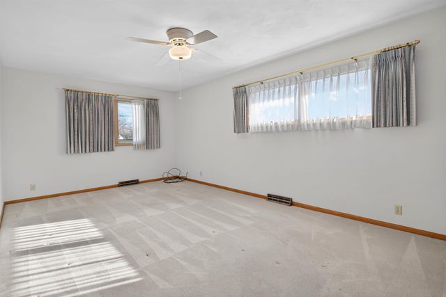 660 Wilshire Avenue, Waterloo, IA 50701