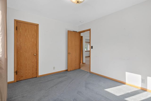 660 Wilshire Avenue, Waterloo, IA 50701