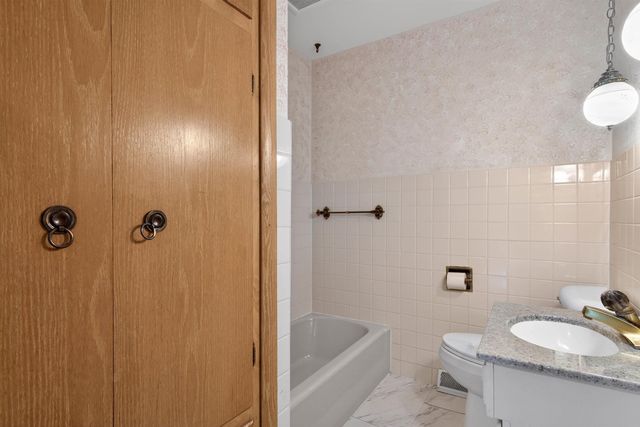 660 Wilshire Avenue, Waterloo, IA 50701