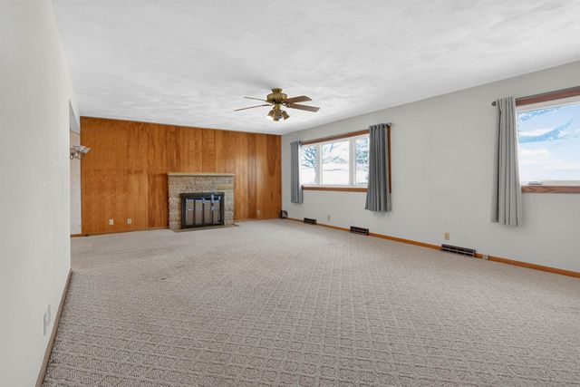 660 Wilshire Avenue, Waterloo, IA 50701