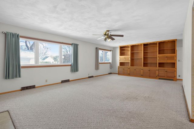 660 Wilshire Avenue, Waterloo, IA 50701