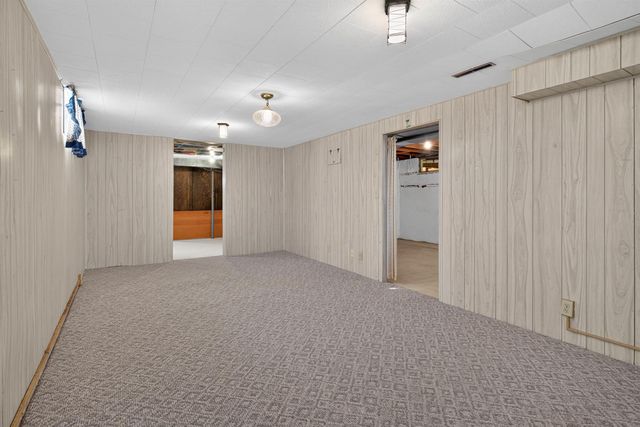 660 Wilshire Avenue, Waterloo, IA 50701