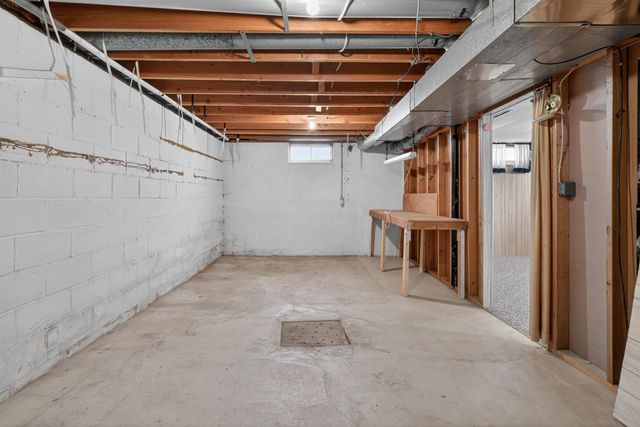 660 Wilshire Avenue, Waterloo, IA 50701