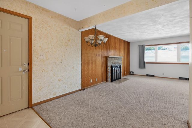 660 Wilshire Avenue, Waterloo, IA 50701