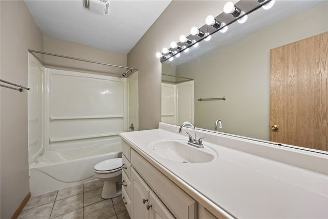 130 Bear Creek Court, Palo, IA 52324