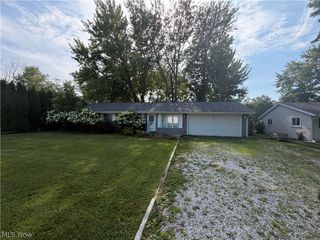 5976 Reynolds Road, Mentor On The Lake, OH 44060