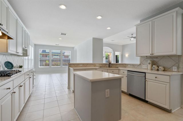 30 Taupewood Place, The Woodlands, TX 77384