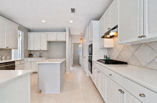 30 Taupewood Place, The Woodlands, TX 77384