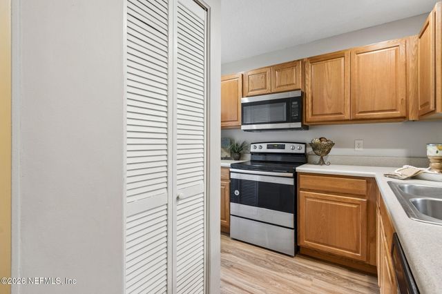 3801 CROWN POINT Road 1184, Jacksonville, FL 32257