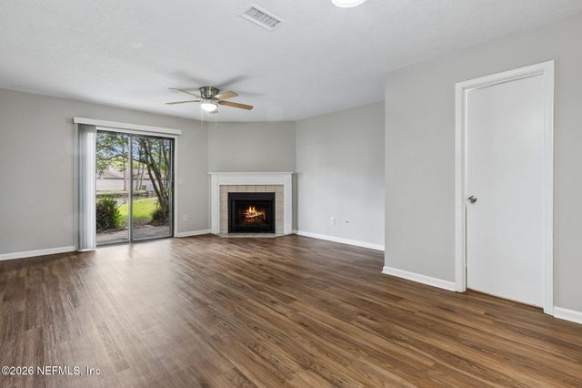 3801 CROWN POINT Road 1184, Jacksonville, FL 32257