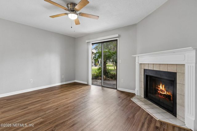 3801 CROWN POINT Road 1184, Jacksonville, FL 32257