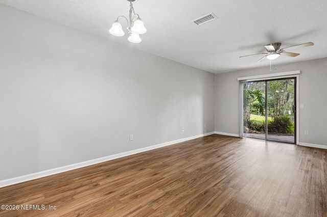 3801 CROWN POINT Road 1184, Jacksonville, FL 32257