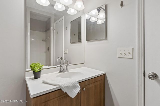 3801 CROWN POINT Road 1184, Jacksonville, FL 32257