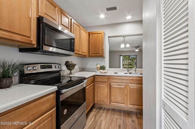 3801 CROWN POINT Road 1184, Jacksonville, FL 32257