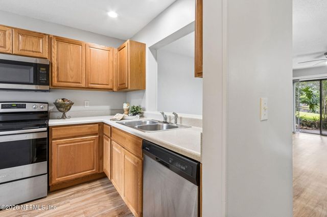 3801 CROWN POINT Road 1184, Jacksonville, FL 32257