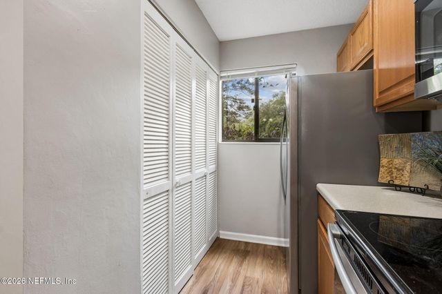 3801 CROWN POINT Road 1184, Jacksonville, FL 32257