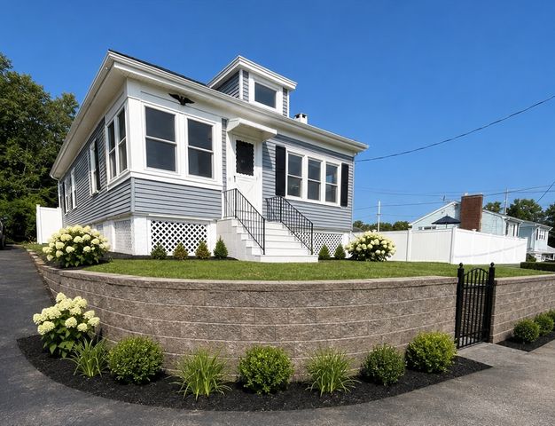 12 Roosevelt Ave, North Attleboro, MA 02760