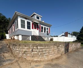 12 Roosevelt Ave, North Attleboro, MA 02760