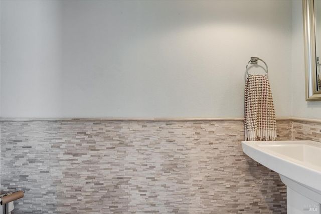 472 Emily Rose Cir, Windsor, CA 95492