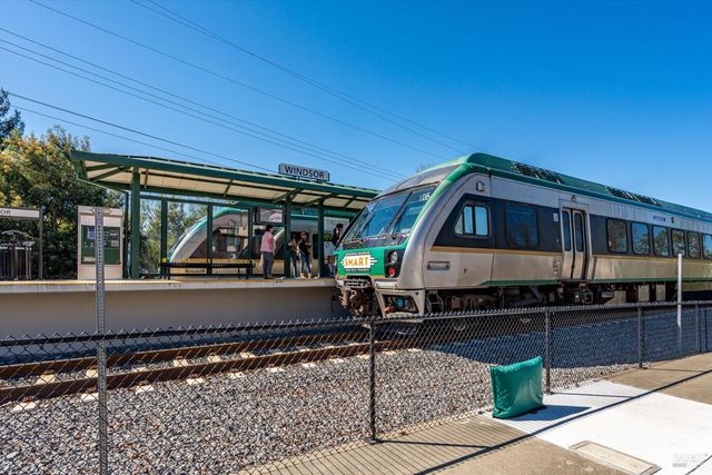 472 Emily Rose Cir, Windsor, CA 95492