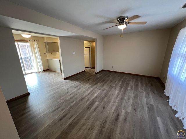 5452 SW 12th Ter Apt 3, Topeka, KS 66604