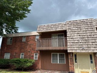5452 SW 12th Ter Apt 3, Topeka, KS 66604