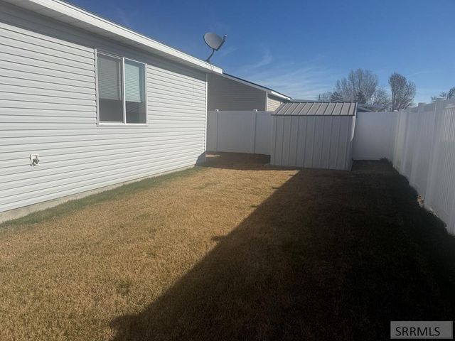 957 Pinewood Avenue, Chubbuck, ID 83202