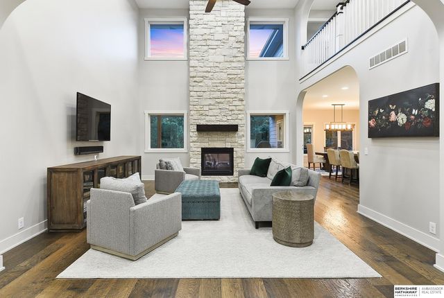 5702 S 239th Street, Elkhorn, NE 68022