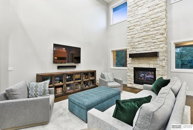 5702 S 239th Street, Elkhorn, NE 68022