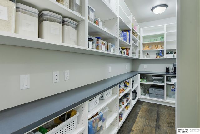5702 S 239th Street, Elkhorn, NE 68022
