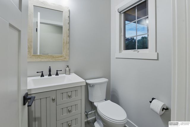 5702 S 239th Street, Elkhorn, NE 68022