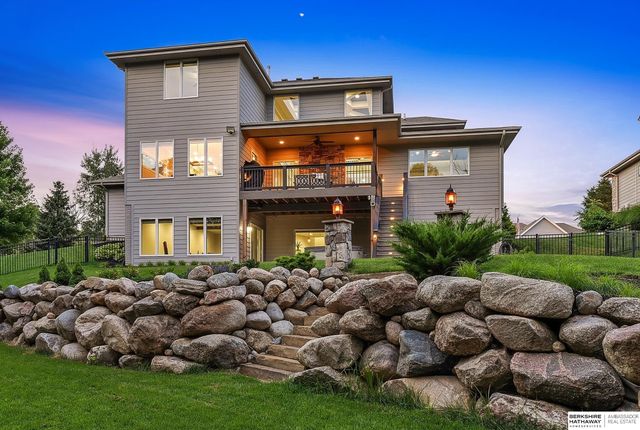 5702 S 239th Street, Elkhorn, NE 68022