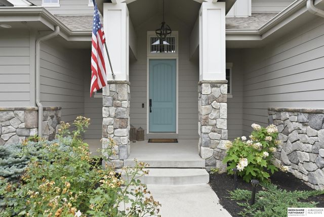 5702 S 239th Street, Elkhorn, NE 68022