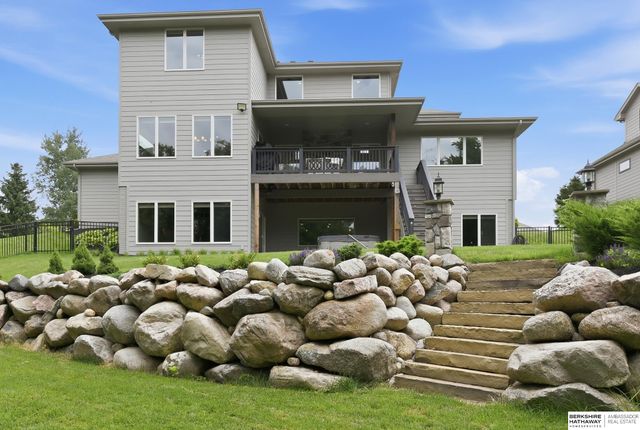 5702 S 239th Street, Elkhorn, NE 68022