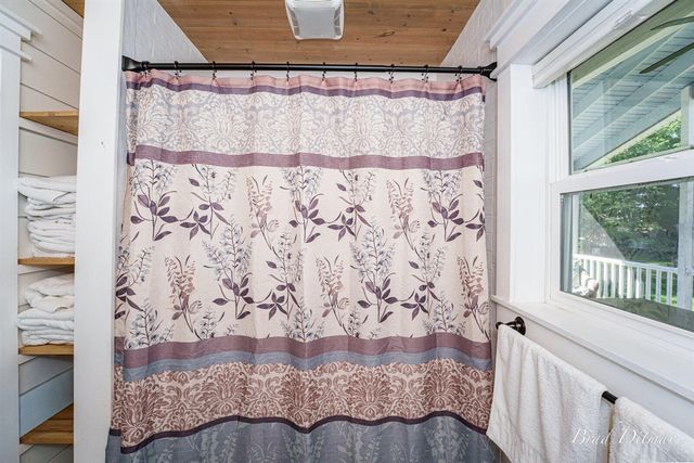 517 S Wythe Street, Pentwater, MI 49449