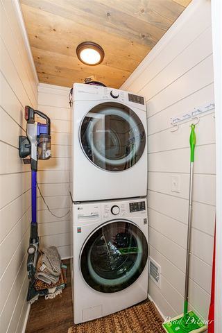 517 S Wythe Street, Pentwater, MI 49449