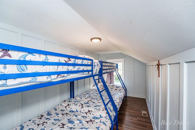 517 S Wythe Street, Pentwater, MI 49449