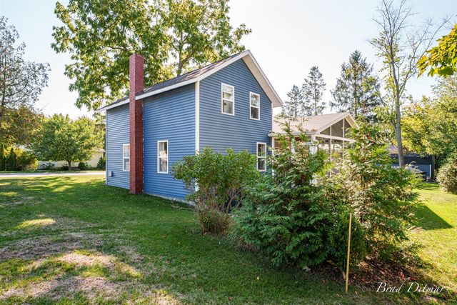 517 S Wythe Street, Pentwater, MI 49449