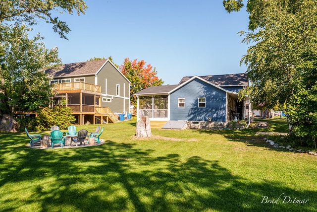 517 S Wythe Street, Pentwater, MI 49449