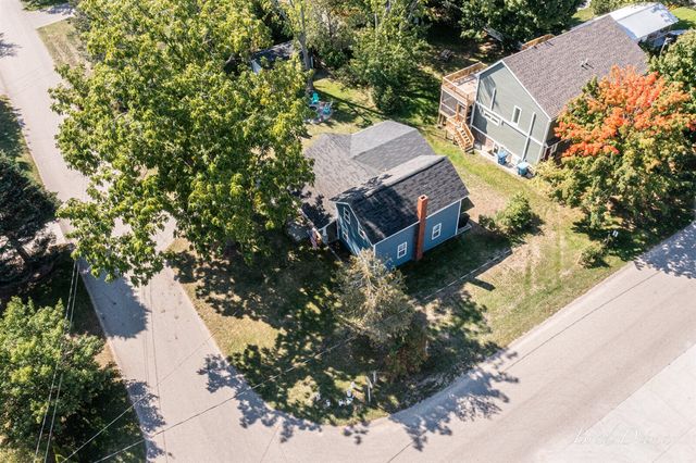 517 S Wythe Street, Pentwater, MI 49449