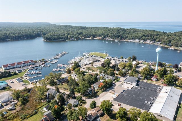 517 S Wythe Street, Pentwater, MI 49449