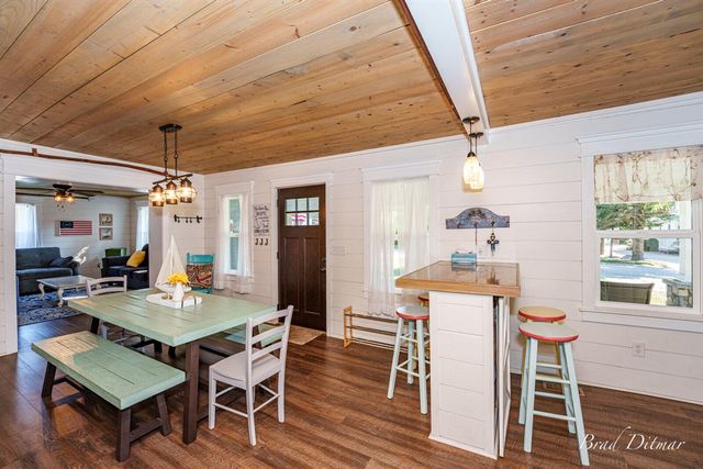 517 S Wythe Street, Pentwater, MI 49449