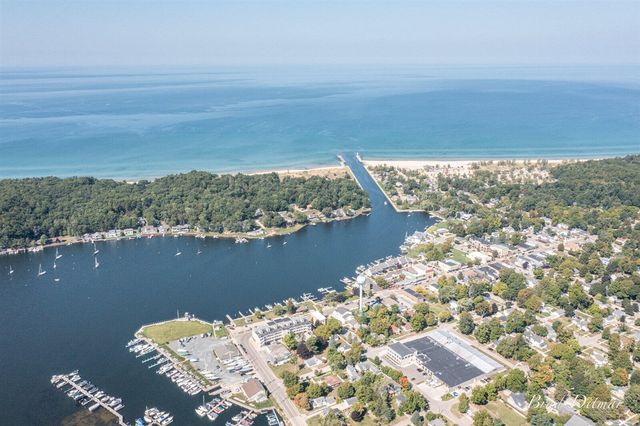 517 S Wythe Street, Pentwater, MI 49449