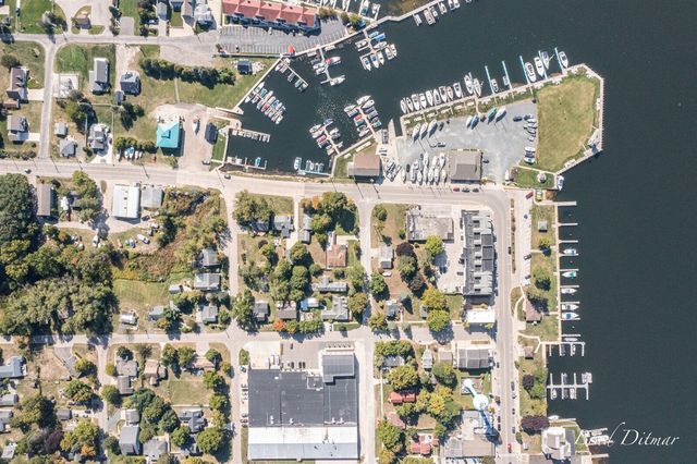 517 S Wythe Street, Pentwater, MI 49449